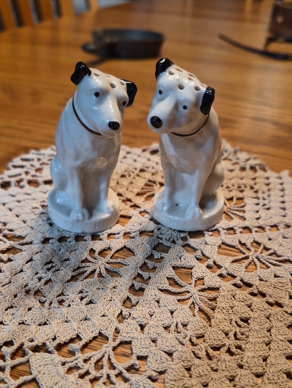 These are vintage Lenox RCA Victor "Nipper" dog salt and pepper shakers, designe